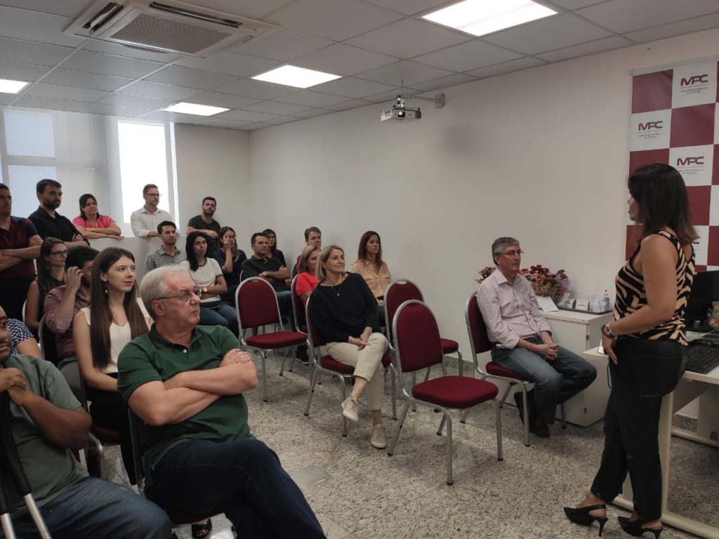 Reunião com os servidores do MPC/SC para apresentação do novo site do órgão Reunião com os servidores do MPC/SC para apresentação do novo site do órgão