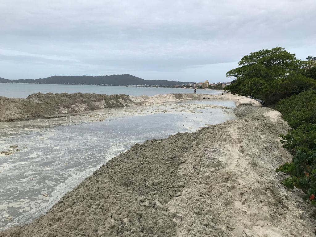 obras de recuperação da faixa de areia canasvieiras